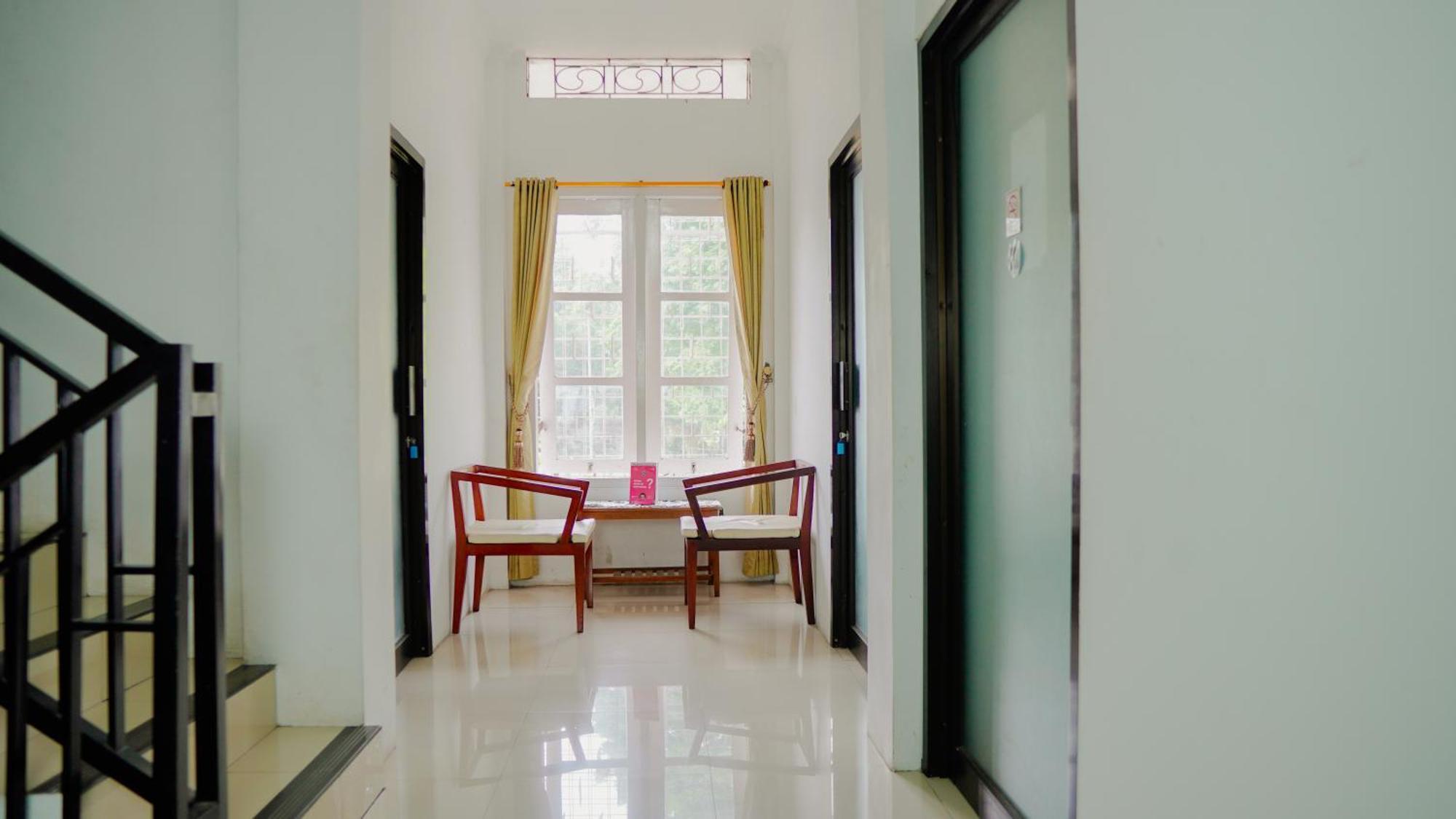 Dormitory Tourism Sritanjung Banyuwangi By Gajahsora Management Экстерьер фото