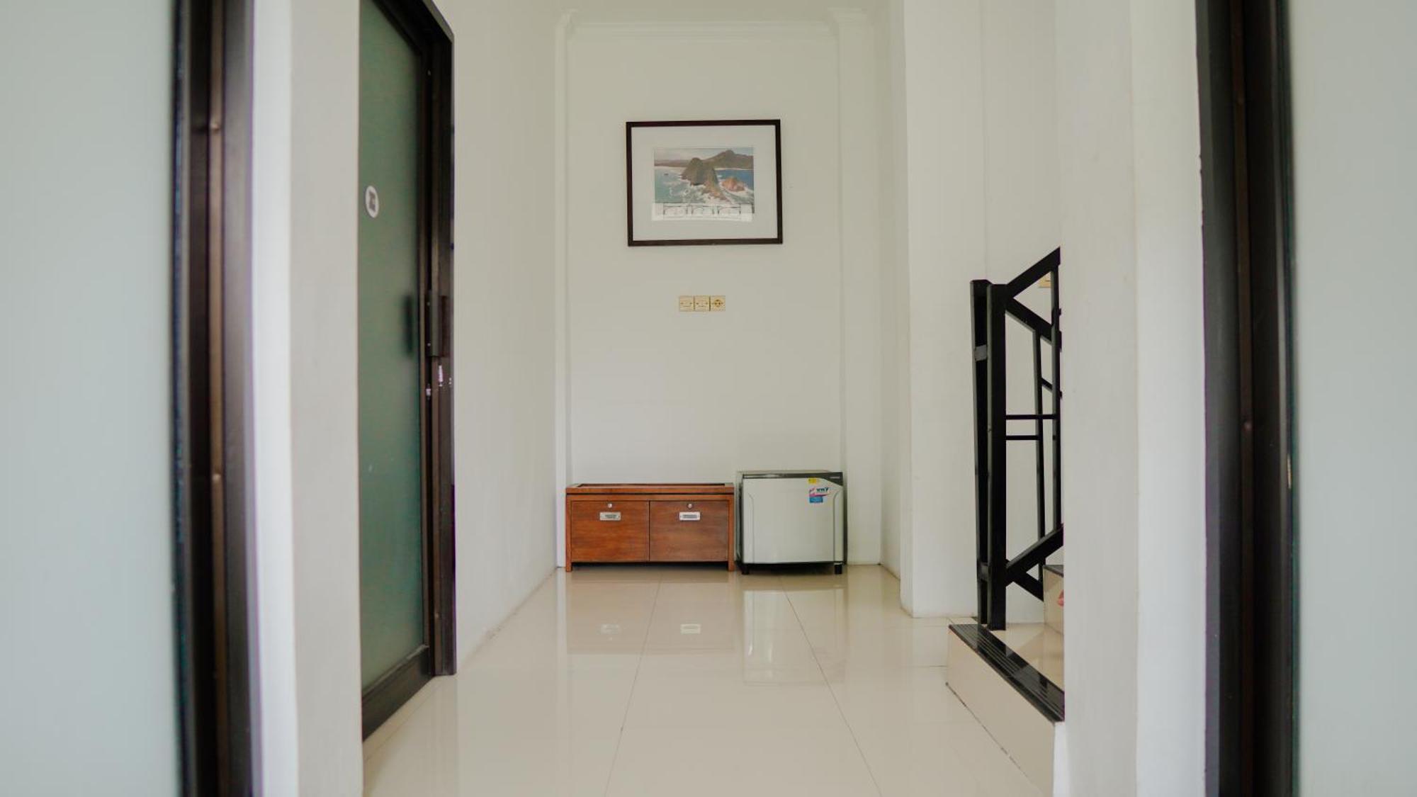 Dormitory Tourism Sritanjung Banyuwangi By Gajahsora Management Экстерьер фото