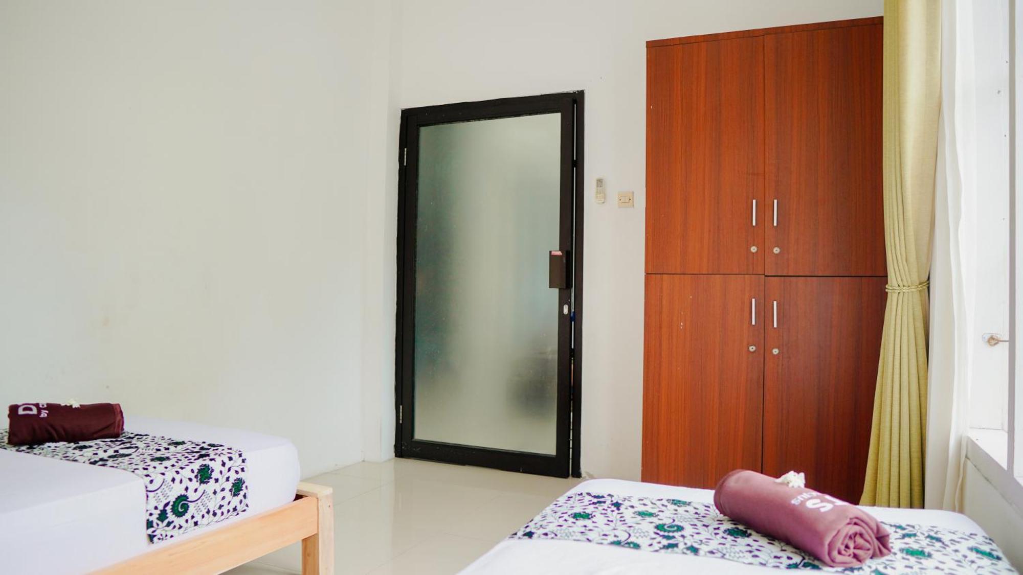 Dormitory Tourism Sritanjung Banyuwangi By Gajahsora Management Экстерьер фото